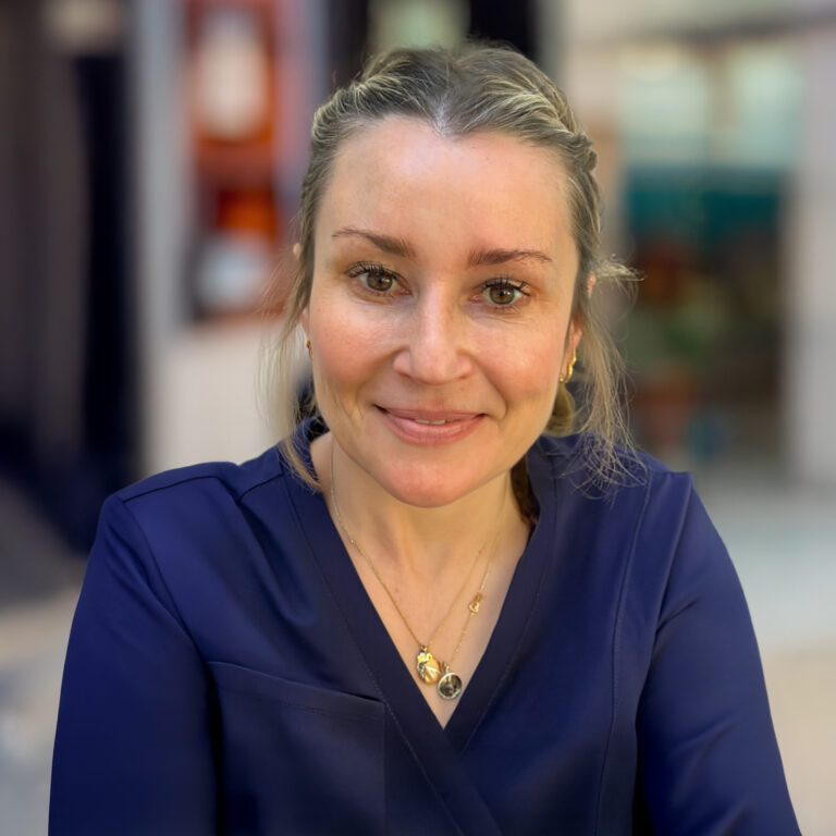 portrait of Dr Carole Reid